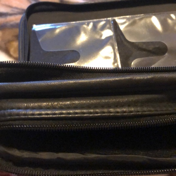 Case Logic ,Leather - Picture 4 of 6
